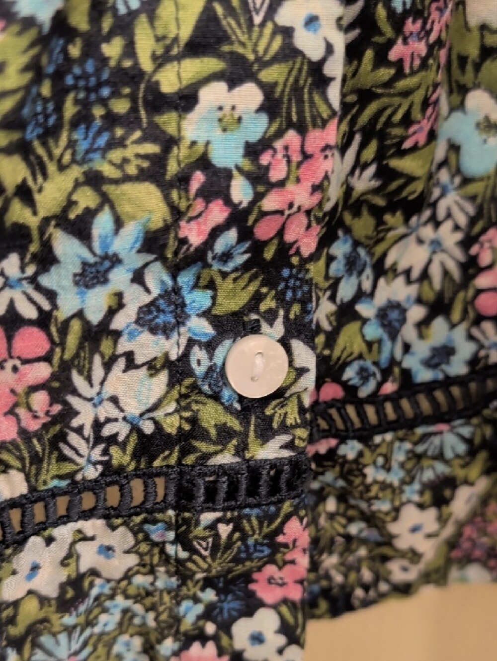 Old Navy Floral Pintuck Cropped Button Down Blouse M Boho - Picture 6 of 10